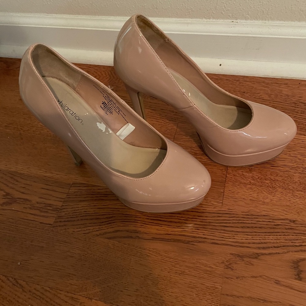 Shoes - Picture 2 of 5